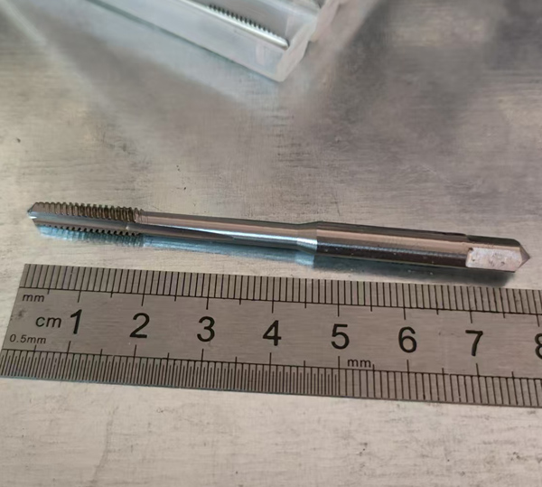 deepseek對絲攻使用有多大影響？給的底孔和轉速對嗎？